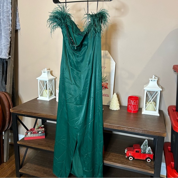 ZARA WOMAN MIDI FITTED SATIN DRESS WITH FEATHERS BOTTLE GREEN 7844/934 NWT - Picture 8 of 10